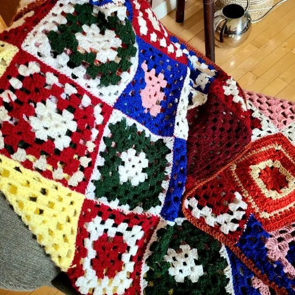 Granny square multicolored throw blanket Afghan. - Picture 10 of 11